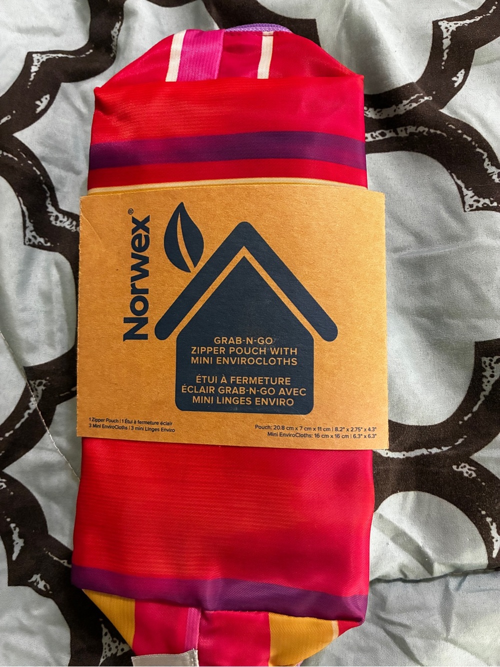 Norwex Red Gradient Grab-N-Go Zipper Pouch with Mini Envirocloths